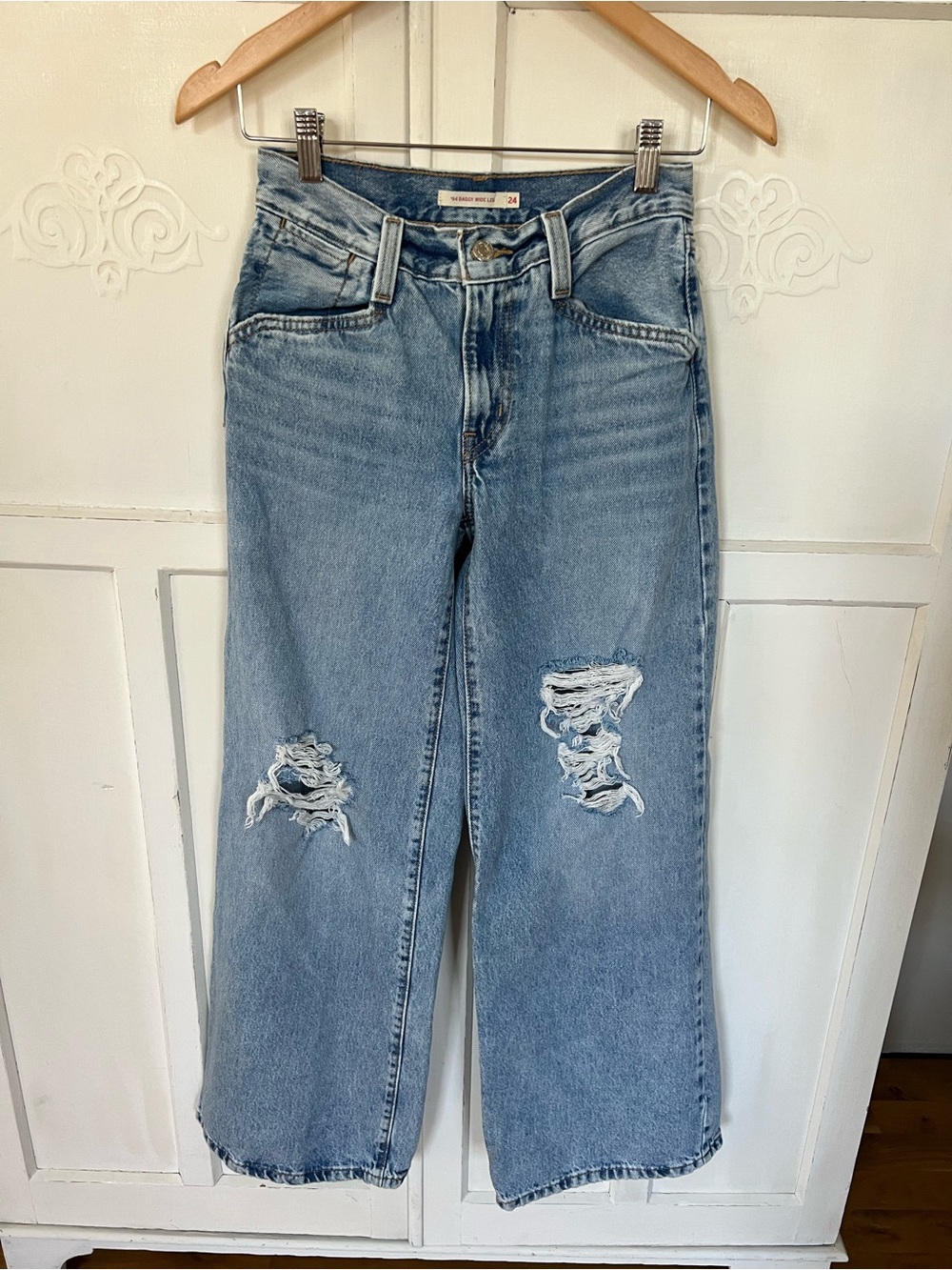 Levi’s ‘94 Baggy Wide Leg Distressed Jeans Size 24